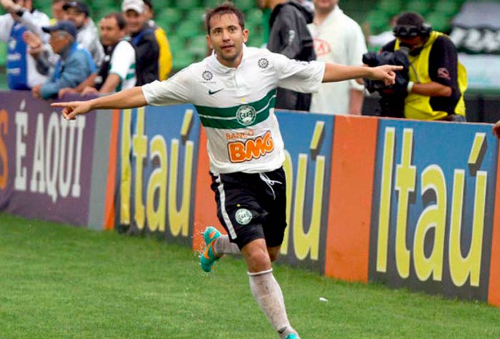 Coritiba: Vanderlei; Jonas, Eltinho, Luccas Claro, Jonas e Emerson; Léo Gago, Leandro Donizete, Éverton Ribeiro e Tcheco; Rafinha e Bill.