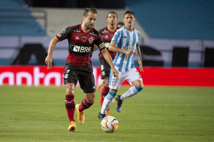 Eliminação na Libertadores - Logo nas oitavas de final, o Flamengo de Ceni foi eliminado pelo Racing, da Argentina, após disputa de pênaltis.