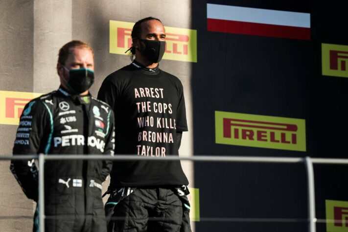 Na vitória do GP da Toscana, utilizou camiseta de protesto pela morte de Breonna Taylor.