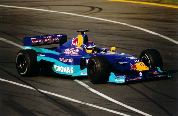Pedro Paulo Diniz correu na Sauber em 2000 e deixou a Fórmula 1 no fim da temporada, não ganhando novas chances e deixando o automobilismo
