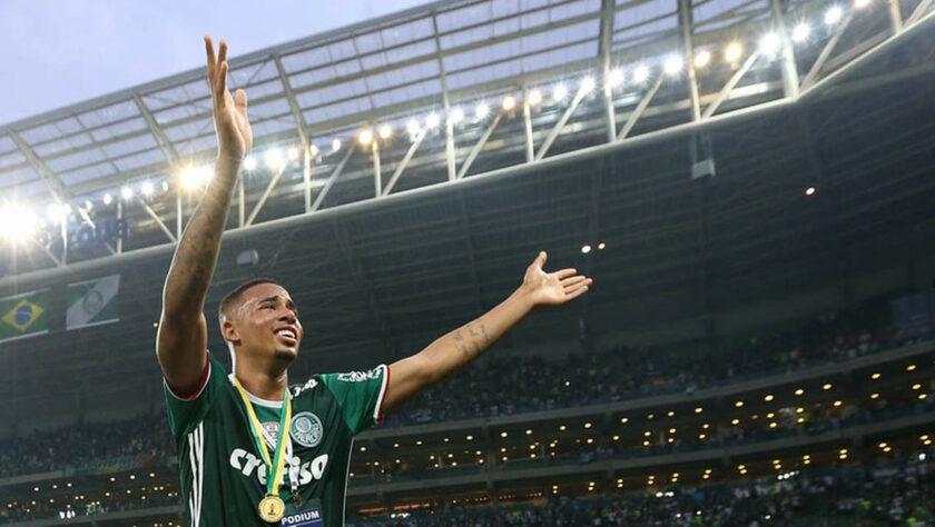 Despedida de Gabriel Jesus: No meio da festa pelo título, o adeus do atacante, já negociado com o Manchester City, da Inglaterra. Em declaração emocionada no Allianz, ele agradece o carinho do palmeirense.