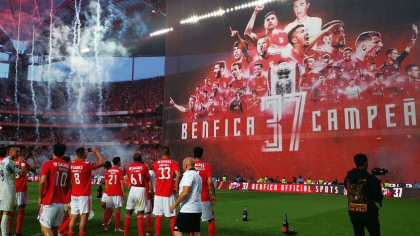 Benfica (16 títulos) - A lista do Benfica é boa: 5 vezes o Campeonato Português, 5 vezes a Taça da Liga, 4 vezes a Supertaça de Portugal e 2 vezes a Taça de Portugal.