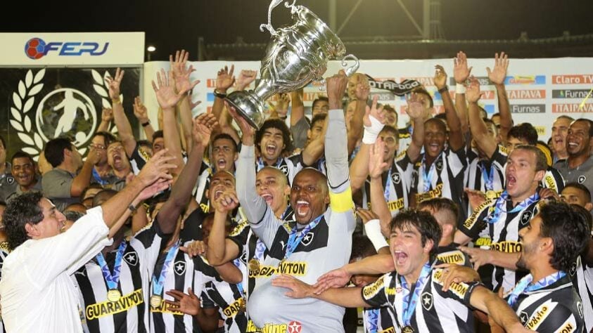 Sob a batuta do novo camisa 10, o Botafogo foi campeão do Campeonato Carioca em 2013. Comandado por Oswaldo de Oliveira, a equipe ainda contava com nomes como Lodeiro, Jefferson e Rafael Marques.