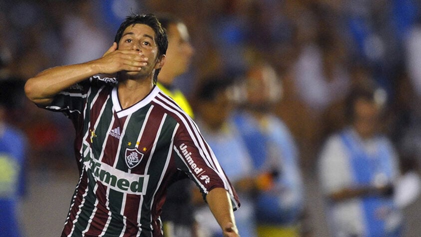Consagrado como herói do título brasileiro do ano anterior, Conca deixou o clube em junho de 2011 e partiu para o Guangzhou Evergrande. Três anos depois, retornou ao Fluminense como esperança da equipe e chegou a ter um bom desempenho. Mas, ao lado de Fred, não conseguiu levar a equipe à Copa Libertadores.