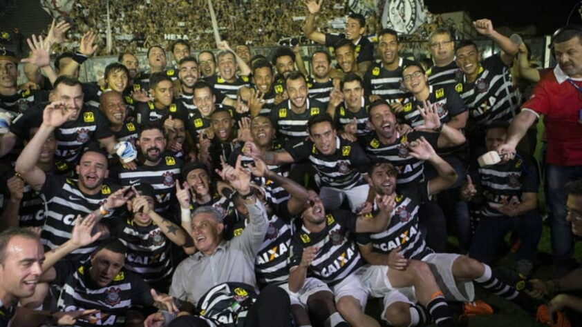 Brasileirão-2015 (campeão) - 19 jogos, 12 vitórias, 5 empates e 2 derrotas - 41 pontos - 71,93% de aproveitamento