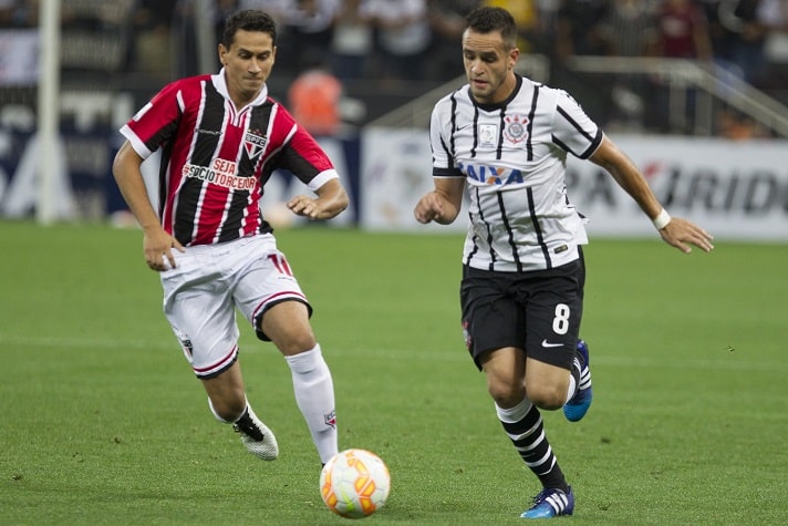 18/2/2015 - Corinthians 2 x 0 São Paulo - Fase de Grupos da Libertadores. Gols: Elias e Jadson (COR)