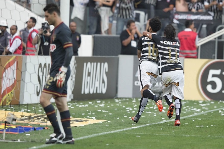 22/11/2015 - Corinthians 6 x 1 São Paulo - 36ª rodada do Brasileirão. Gols: Bruno Henrique, Romero (2), Edu Dracena, Lucca e Cristian (COR)/Carlinhos (SAO)