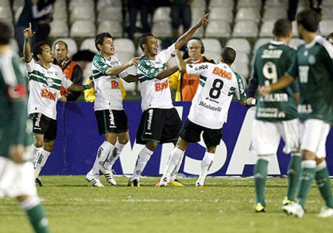 Também em 2011, Palmeiras e Coritiba disputavam uma vaga na semifinal da Copa do Brasil. No primeiro jogo, o Coxa decidiu a vaga em casa, em uma partida que ficou marcada na história do futebol brasileiro. Sob o comando de Marcelo Oliveira, o time do Couto Pereira bateu o Palmeiras por 6 a 0, marcando três gols no primeiro tempo e mais três no segundo. Mesmo perdendo de 2 a 0 na casa do Palmeiras, pela partida de volta, o Coritiba avançou.