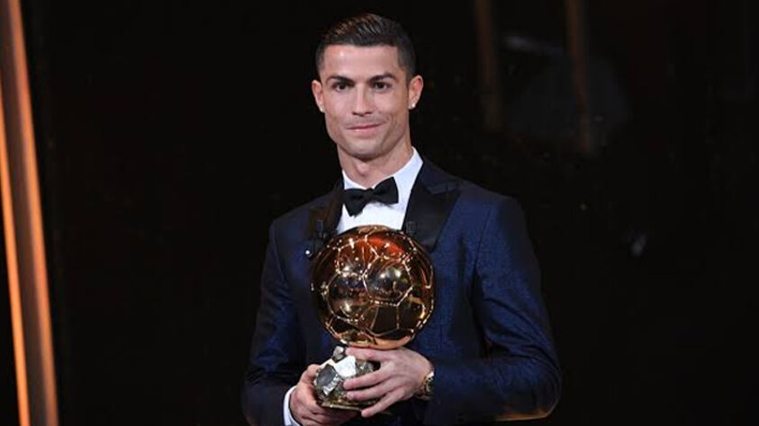 Um dos melhores do mundo, Cristiano Ronaldo sempre recebeu altos salários e patrocínios e se tornou o primeiro jogador de futebol da história a ficar bilionário.