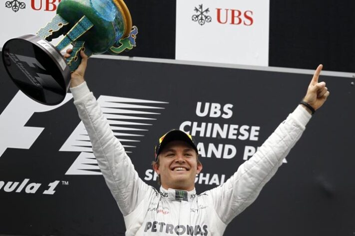 O alemão Nico Rosberg, da Fórmula 1, anunciou a sua aposentadoria aos 32 anos de idade após ser campeão mundial em 2016. Foi a segunda vez na história da categoria que um piloto se aposentou logo após conquistar seu primeiro título. O outro foi o britânico Mike Hawthorn, campeão mundial em 1958.