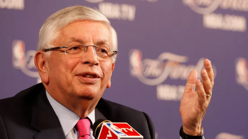 O ano começou triste com a morte de DAVID STERN. Dirigente que tornou a NBA atrativa financeiramente e abriu espaço para que a competição tivesse potencial, ele faleceu em primeiro de janeiro, aos 77 anos, após estar há três semanas internado em decorrência de uma hemorragia cerebral.