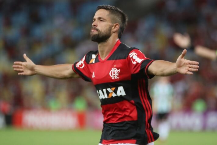 Diego Ribas (meia - Flamengo - contrato até 31/12/2022) - 36 anos 