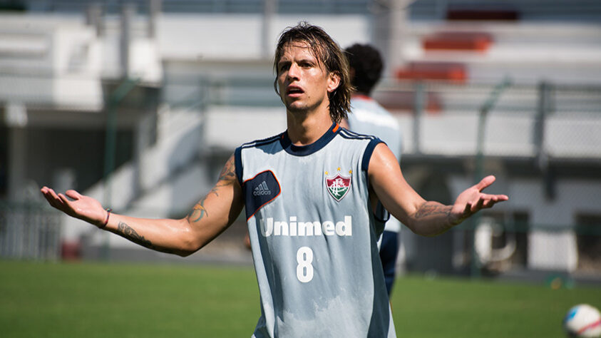 Após sair das Laranjeiras em 2014, DIGUINHO transferiu-se para o Vasco e depois começou a rodar por clubes modestos do Rio Grande do Sul, como São Paulo e Aimoré. Aos 37 anos, atualmente defende o São José.