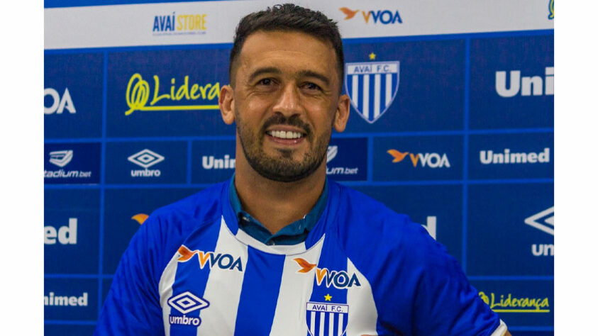 Aos 34 anos e com passagens por Cruzeiro, Botafogo e Grêmio, EDILSON hoje é uma das esperanças do Avaí.