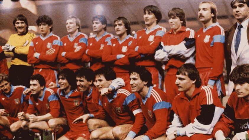 Um pouco mais distante, na Liga dos Campeões de 1985-86 (chamada de Taça dos Clubes Campeões Europeus), o Steaua Bucareste, da Romênia, venceu o Barcelona na final, nas penalidades.