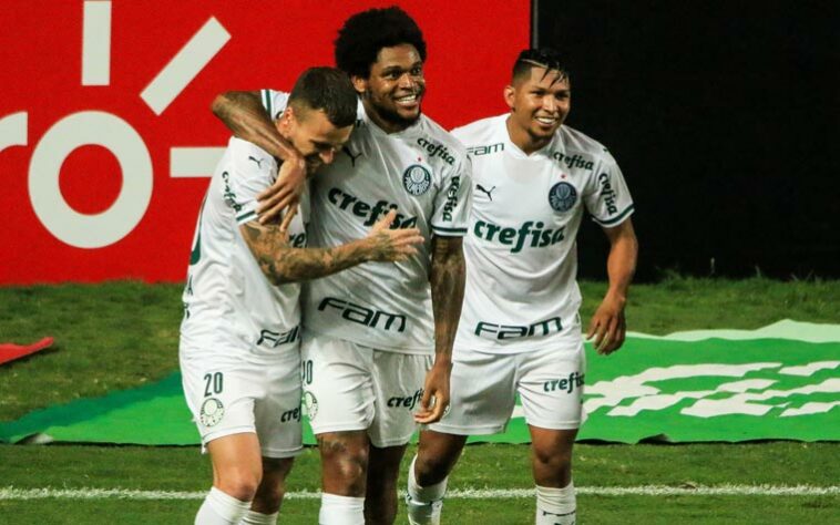 1 – PALMEIRAS: 19 pontos em 9 jogos. Seis vitórias, um empate e duas derrotas. Treze gols marcados e cinco sofridos.  70.37% de aproveitamento.