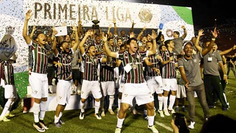 (C) Cinco. São eles: Campeonato Carioca (2012 e 2022); Campeonato Brasileiro (2010 e 2012); e Primeira Liga (2016)