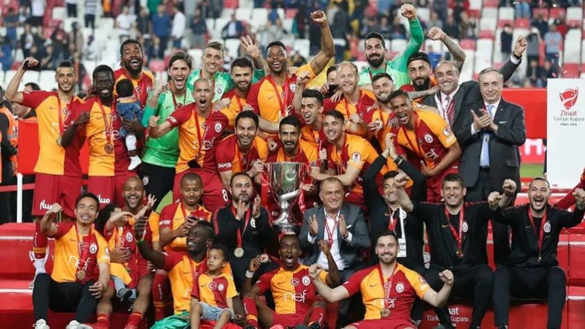 Galatasaray (14 títulos) - O Galatasaray ganhou 5 vezes o Campeonato Turcoi, 5 vezes a Supercopa da Turquia e 4 vezes a Copa da Turquia.