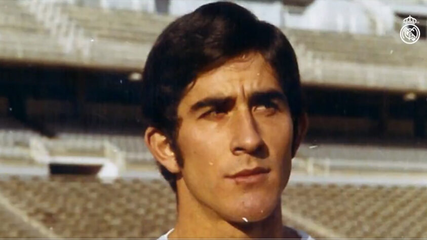 Goyo Benito, ídolo do Real Madrid, morreu em abril, aos 73 anos, em decorrência da Covid-19. O zagueiro defendeu o clube por treze temporadas (1969-1982) e conquistou vários títulos com os Merengues.