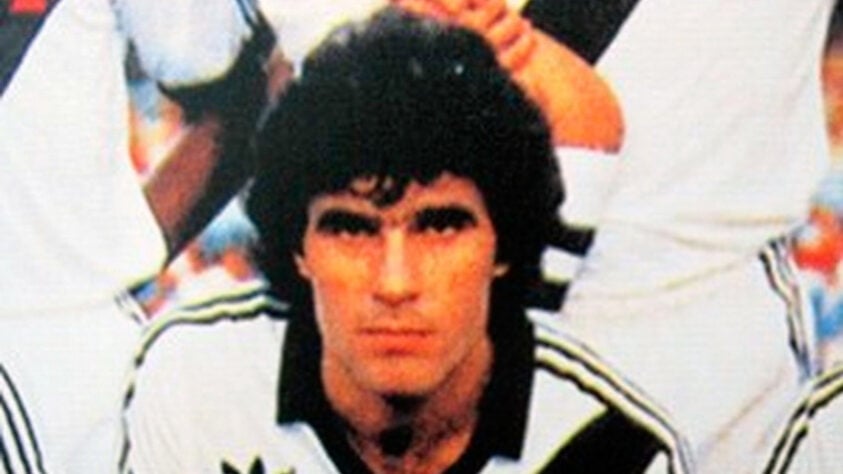 Campeão carioca de 1987 e 1988 pelo Vasco, HENRIQUE KUPPER morreu no dia 20 de fevereiro, aos 57 anos. O ex-jogador, que começou no Guarani e teve passagens pelo Comercial-SP e no futebol português, lutou por anos contra um câncer na língua.