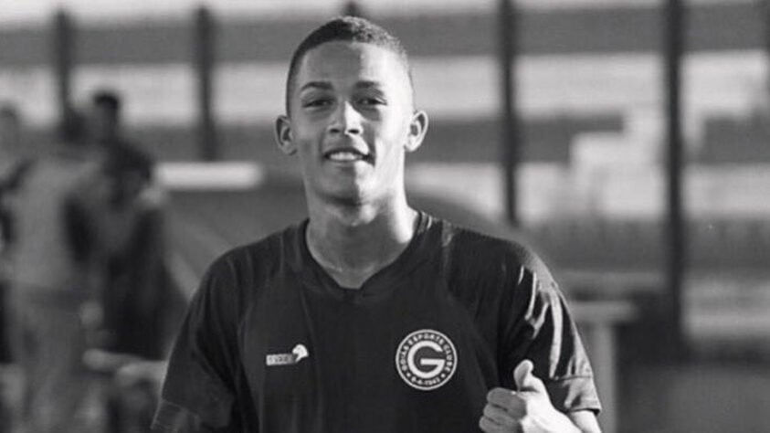 Meia das categorias de base do Goiás, HIGOR SOARES morreu aos 16 anos. O jovem, que havia chegado ao Esmeraldino em janeiro, faleceu em um acidente no qual sua moto colidiu com um poste em 11 de julho.
