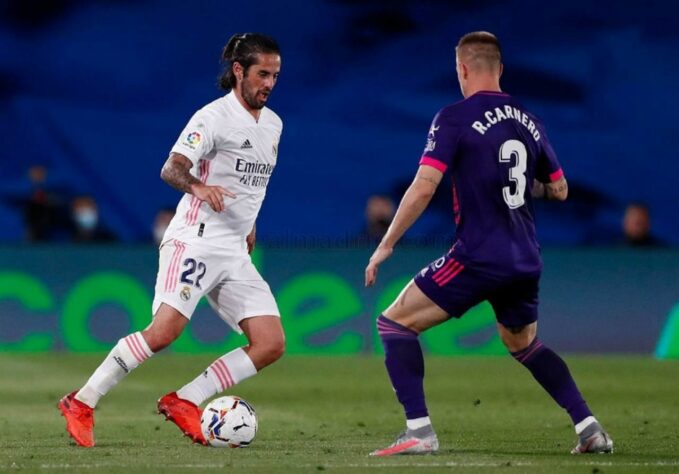 ESQUENTOU - De acordo com o Diario "AS", Isco não está mais tão certo em deixar o Real Madrid. O jogador estaria pensando em ficar no clube Merengue e buscar espaço no time titular.