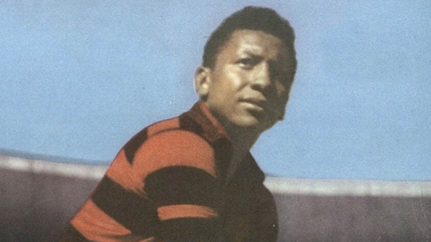 Décimo maior artilheiro da história do Flamengo, ÍNDIO morreu no dia 19 de abril. Além dos 142 gols e do tricampeonato carioca de 1953, 1954 e 1955 pelo Rubro-Negro, o ex-atacante tinha 89 anos e também colecionava passagens por Corinthians, America e Seleção Brasileira.