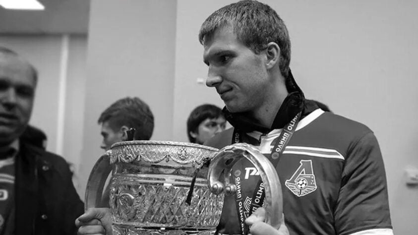Aos 22 anos, INNOKENTIY SAMOKHVALOV morreu no dia 20 de abril. Ele, que era jogador do Lokomotiv Moscou, faleceu precocemente aos 22 anos enquanto treinava sozinho.