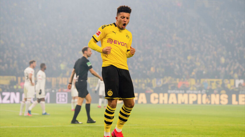 ESQUENTOU - O Manchester United terá a concorrência do Real Madrid pela contratação de Jadon Sancho por 75 milhões de libras (R$ 579,5 milhões) na próxima janela de transferências, segundo o “Daily Express”. O atleta foi alvo dos ingleses no último verão europeu, mas enfrentou uma forte barreira econômica do Dortmund apesar das bases salariais acertadas com o jogador.