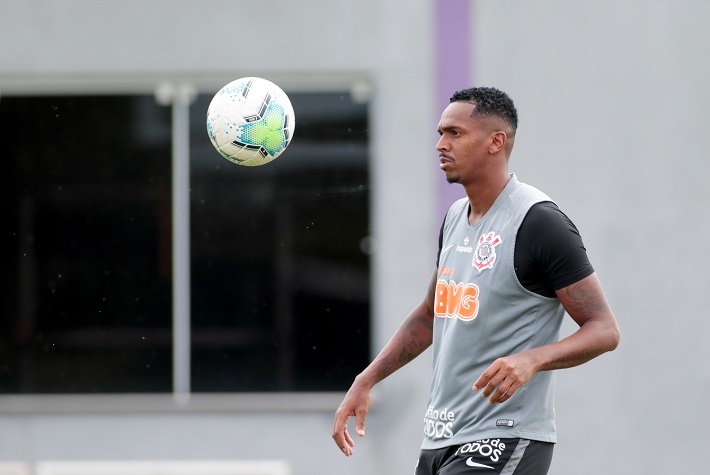 JÔ - Reserva de Fred na Copa de 2014, Jô hoje defende o Corinthians.