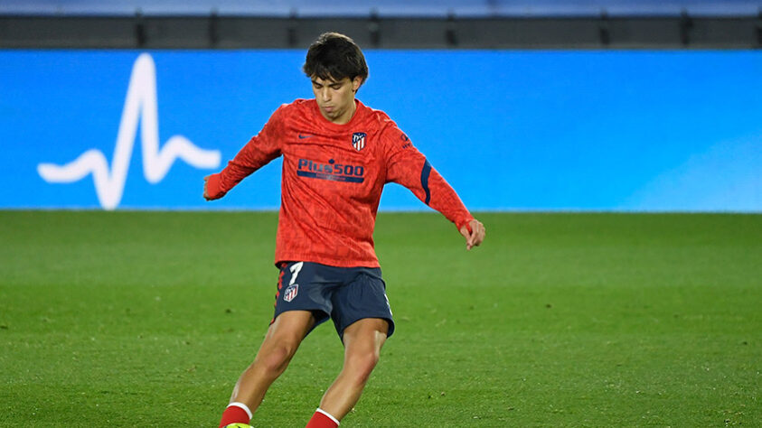 MELOU - Cogitado para ser trocado com Griezmann pelo Barcelona, João Felix seguirá sendo jogador do Atlético de Madrid nesta temporada, segundo o jornalista Fabrizio Romano.