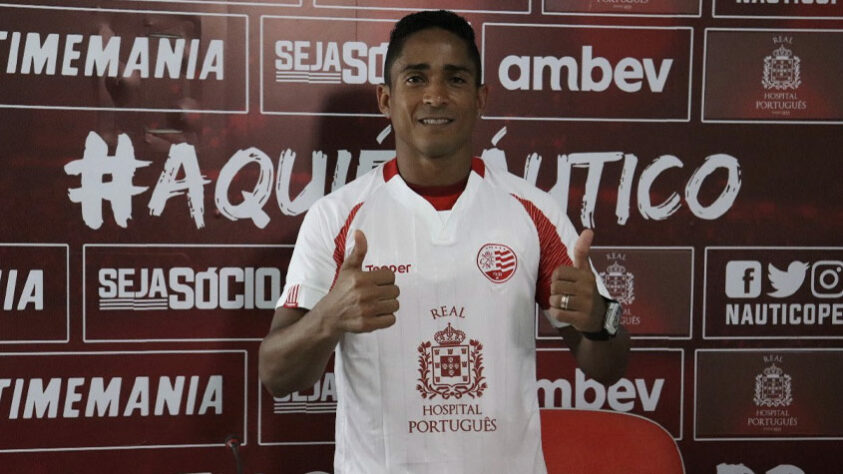 JORGE HENRIQUE, aos 38 anos, é outra alternativa ofensiva do Timbu. O atacante perambulou por clubes como Corinthians, Athletico-PR, Botafogo, Internacional e Vasco.