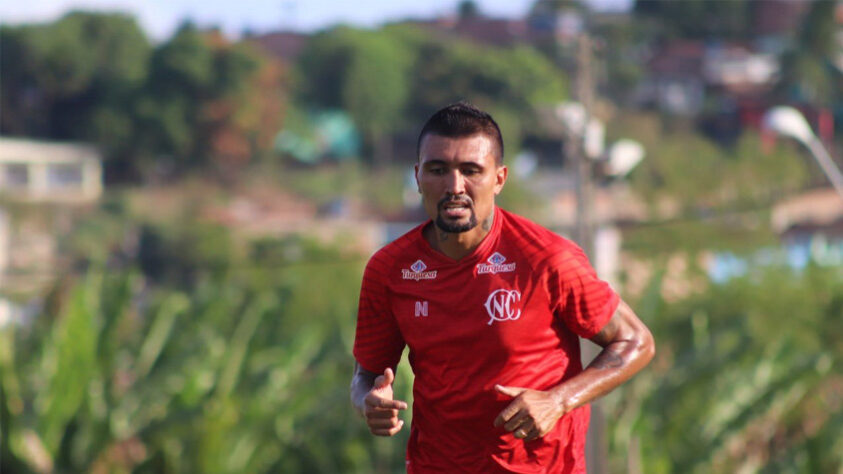 KIEZA, aos 34 anos, encara novamente o desafio de ser o artilheiro do Náutico na Série B. O atacante rodou por clubes como Fluminense, São Paulo, Bahia, Botafogo e Vitória.