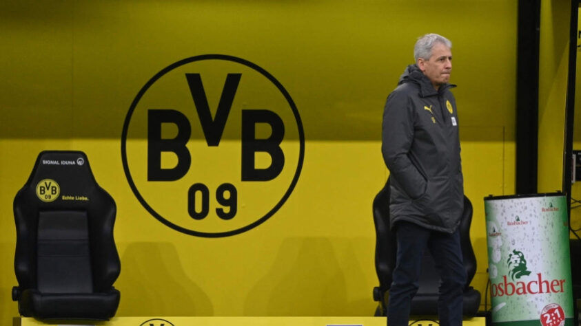 FECHADO - O técnico Lucien Favre não resistiu à goleada sofrida pelo Borussia Dortmund no jogo contra o Stuttgart, no sábado, pelo Campeonato Alemão, e foi demitido do clube aurinegro. Neste domingo, o time do oeste germânico anunciou a saída do comandante, que estava por lá desde julho de 2018.