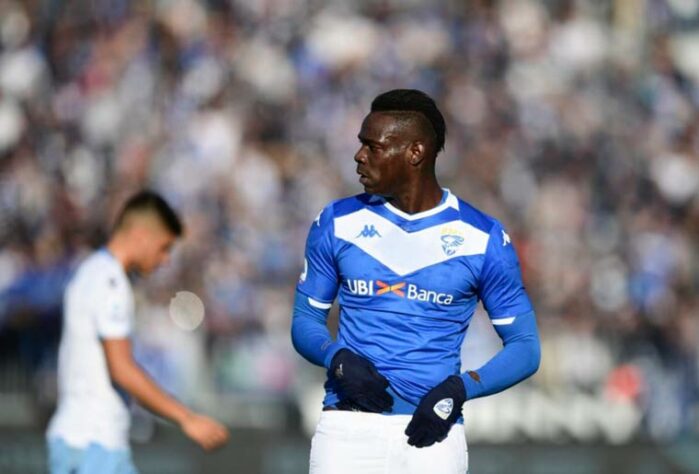 Disposto a dar ao jogador a sua última oportunidade e ter um ídolo, o Brescia quebrou o cofrinho e contratou Mario Balotelli em 2019. Após várias faltas a treinos e brigas públicas com o presidente, foi dispensado e processo pelo clube. 