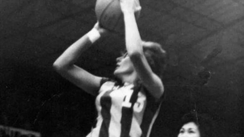 Líder da Seleção Brasileira de basquete em especial nas décadas de 1960 e 1970, MARLENE morreu aos 82 anos em 27 de outubro. Além da pivô ter feito parte da lista de pioneiras que tinha Maria Helena, Heleninha, Nilza e Norminha, ela, como técnica, "lançou" Hortência para o basquete.