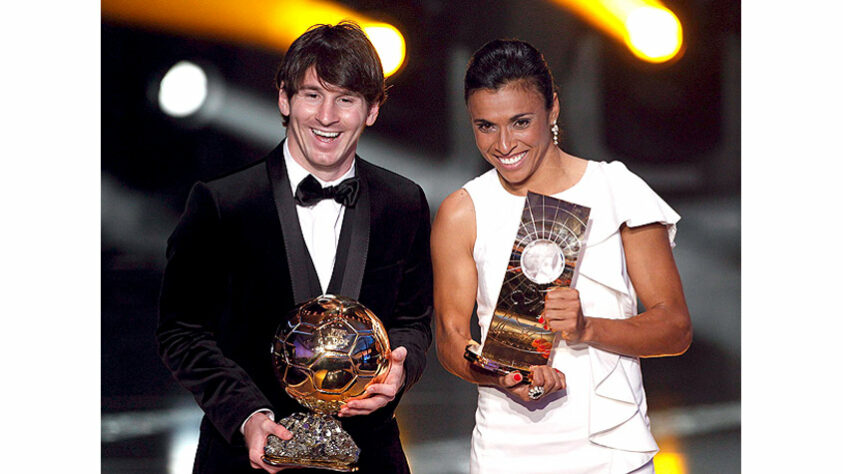 Em 2011, Messi teve um dos melhores anos de sua carreira e o fato foi consumado com a premiação da Bola de Ouro. O argentino teve a expressiva porcentagem de 47,88% dos votos, enquanto Cristiano Ronaldo, em segundo, teve 21,60%, e Xavi Hernandéz, em terceiro, ficou com 9,23%.