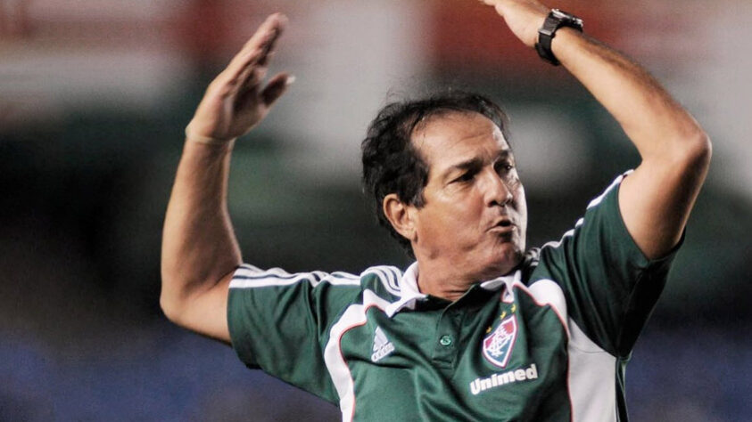 No ano seguinte a conduzir o Fluminense ao esperado tri do Brasileiro, em março de 2011, Muricy Ramalho se demitiu e causou polêmica ao falar à ESPN sobre o motivo: "Saí porque não tem nenhuma condição de trabalhar. Porque me prometeram que a estrutura ia melhorar, o ano mudou e nada mudou. Não melhorou nada. Não tem equipamento, os jogadores se machucam, tem até rato no vestiário".