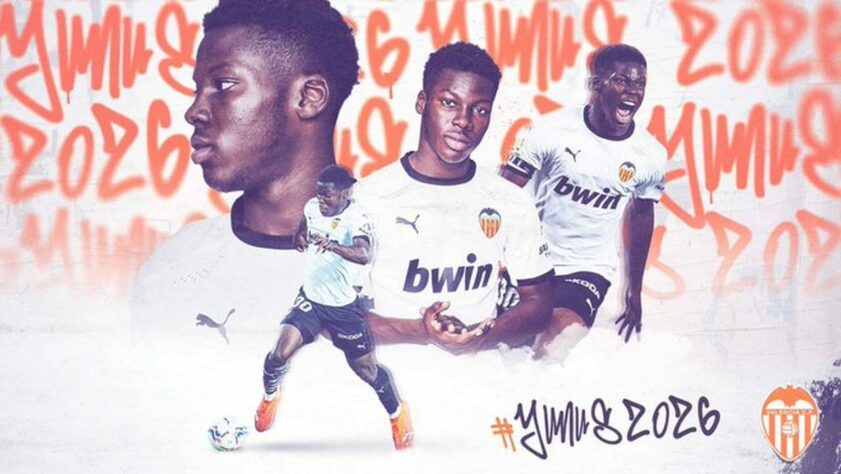 FECHADO - O Valencia renovou o contrato do meio campista, Yunus Musah, até 2026, considerado uma grande promessa e fundamental no time espanhol.