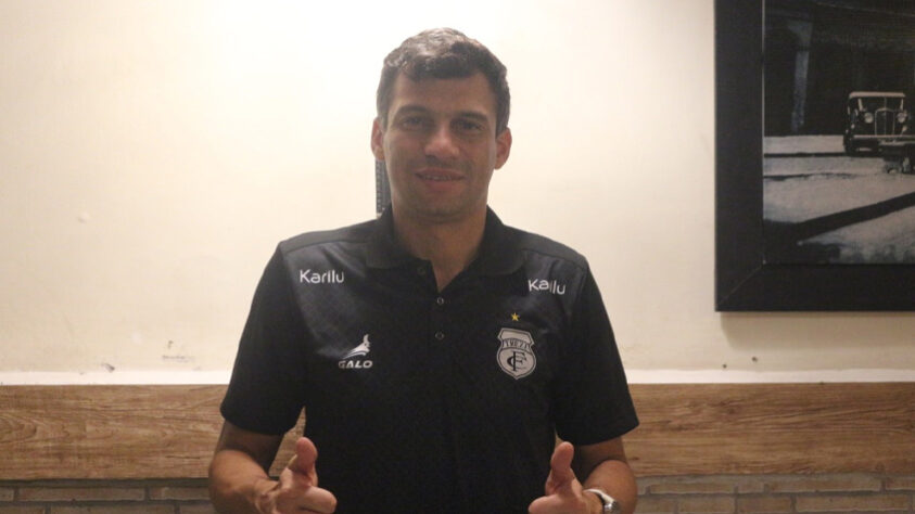 "Fazedor de gols" que chamou atenção com as camisas de Vitória e Sport, NETO BAIANO encara aos 38 anos a missão de balançar as redes com a camisa do Treze na Série C.