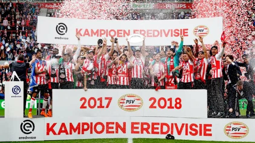PSV (7 títulos) -  O PSV ganhou 3 vezes o Campeonato Holandês, 3 vezes a Supercopa da Holanda e 1 vez a Copa da Holanda. 
