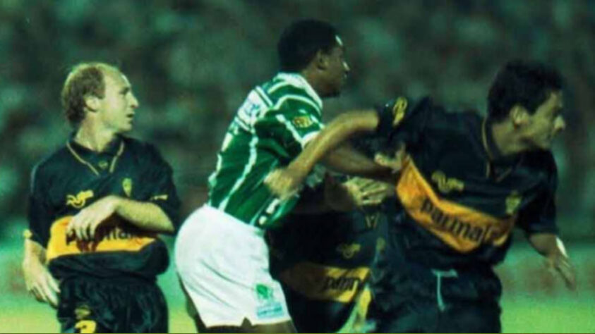 Palmeiras 6 X 1 Boca Juniors - Fase de Grupos Copa Libertadores 1994 - No antigo Palestra Itália, o Verdão contou com atuação inspirada de Mazinho para impor ao Boca sua maior derrota fora da Argentina na Libertadores: 6 a 1.