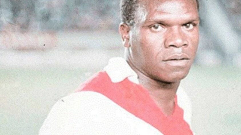 Histórico jogador da seleção do Peru, LEÓN morreu no dia 9 de maio, aos 76 anos. Atacante por passagens por clubes  como Alianza Lima e Barcelona de Guayaquil (EQU), "Perico" León teve pneumonia.