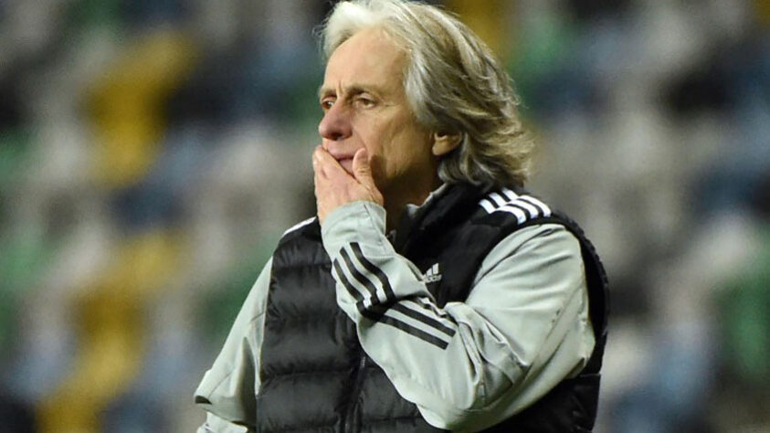 No ano de 2013, o atacante paraguaio Óscar Cardozo empurrou o treinador Jorge Jesus depois da derrota do Benfica para o Vitória de Guimarães na final da Taça de Portugal.