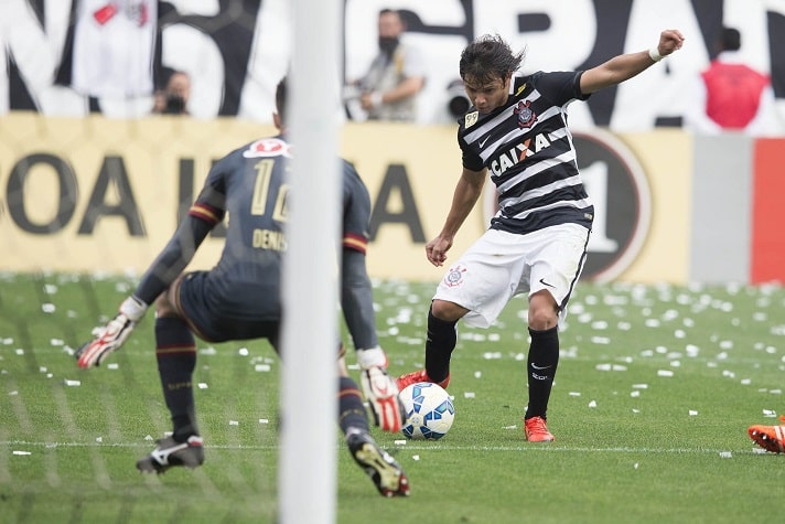 Corinthians 6 x 1 São Paulo - 22/11/2015 - Campeonato Brasileiro: Na Neo Química Arena o Timão atropelou o rival com seu time reserva.