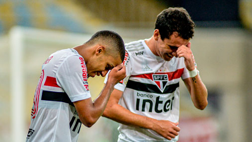 Após o final da 27ª rodada do Campeonato Brasileiro, o LANCE! montou uma galeria atualizada com as chances de cada clube, conforme a tabela no momento, de título, vaga para a Libertadores (G6) e rebaixamento. Os dados são do Departamento de Matemática da Universidade Federal de Minas Gerais. O São Paulo é líder da competição e tem mais de 70% de chance de ser campeão. Confira as contas!