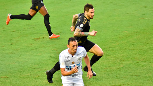 Ceará – SOBE: A equipe não deixou o gol sofrido abalar o time e conseguiu o empate. No segundo tempo, apertou e teve chance de virar o jogo / DESCE: Permitiu que o Santos dominasse o jogo na primeira etapa e ficou acuado na parte defensiva. Não conseguiu finalizar com sucesso para sair com a vitória.