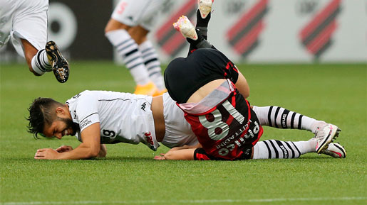 Em mais uma atuação muito ruim, o Vasco perdeu de 3 a 0 para o Athletico-PR, neste domingo, na Arena da Baixada. Com muitos erros individuais, principalmente de Andrey, Leo Gil, Fernando Miguel e Neto Borges, o time foi facilmente batido pelo Furacão. Confira as notas!