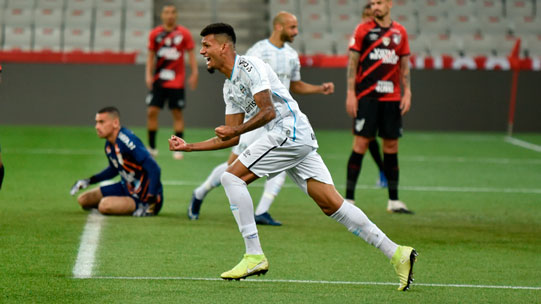 Luiz Fernando – O jogador do Botafogo foi emprestado ao Grêmio em agosto de 2020. Luiz Fernando teve uma sequência boa com Renato Gaúcho e conquistou seu espaço no Imortal. O empréstimo se encerra em fevereiro, mas ele tem contrato com o Alvinegro até o fim de 2021.