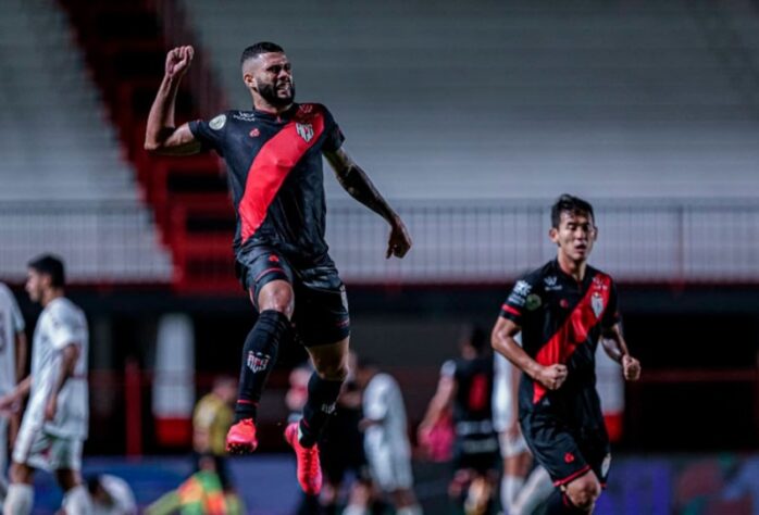 13º colocado – Atlético-GO (39 pontos/31 jogos): 0% de chances de ser campeão; 0.037% de chances de Libertadores (G6); 0.56% de chances de rebaixamento.